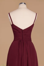 Vestido largo de noche sencillo con tirantes finos, corte A, de gasa con volantes.