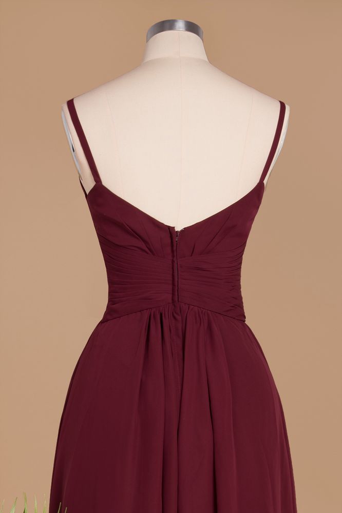 Vestido largo de noche sencillo con tirantes finos, corte A, de gasa con volantes.