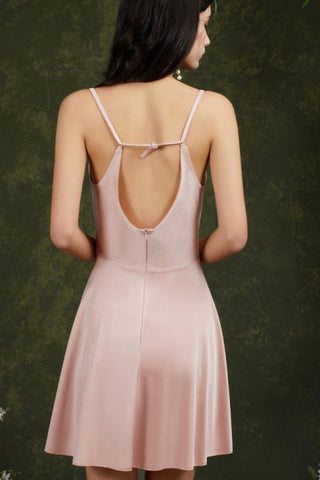 Robe de bal courte en satin à bretelles spaghetti, sans manches et coupe trapèze