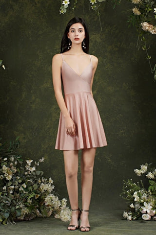 Robe de bal courte en satin à bretelles spaghetti, sans manches et coupe trapèze