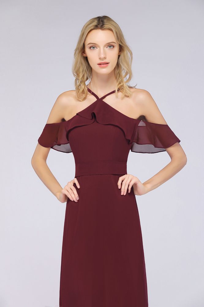 Vestido de dama de honor largo hasta el suelo, sin mangas, con tirantes finos, volantes y fajín con lazo.
