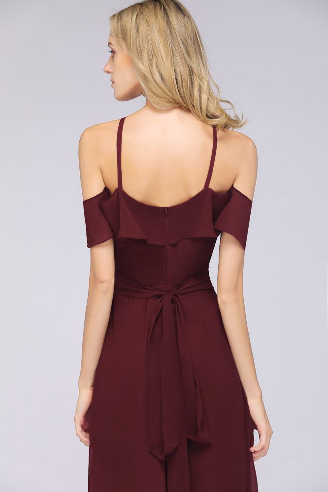 Vestido de dama de honor largo hasta el suelo, sin mangas, con tirantes finos, volantes y fajín con lazo.