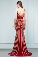 Robe de bal sirène longue en tulle ornée de perles, décolleté en V et fines bretelles spaghetti
