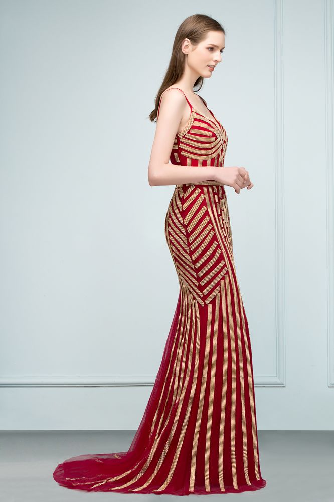 Robe de bal sirène longue en tulle ornée de perles, décolleté en V et fines bretelles spaghetti