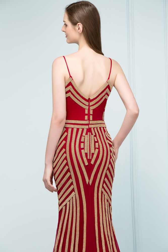 Robe de bal sirène longue en tulle ornée de perles, décolleté en V et fines bretelles spaghetti