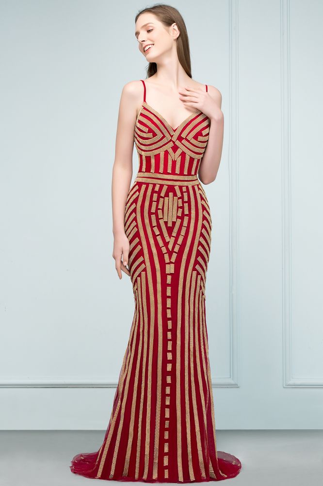 Robe de bal sirène longue en tulle ornée de perles, décolleté en V et fines bretelles spaghetti