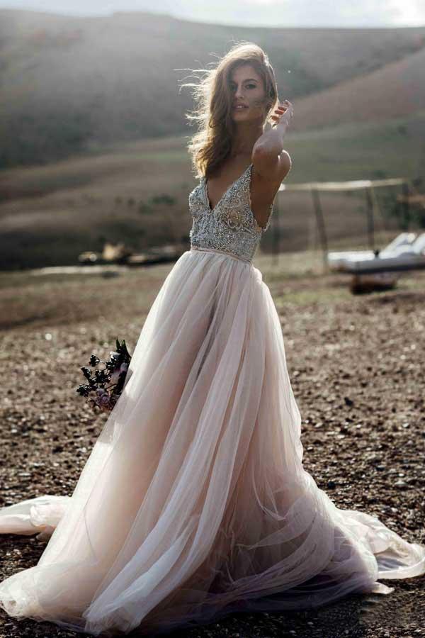 Robe de mariée dos nu, coupe trapèze, col en V et perles scintillantes WD315