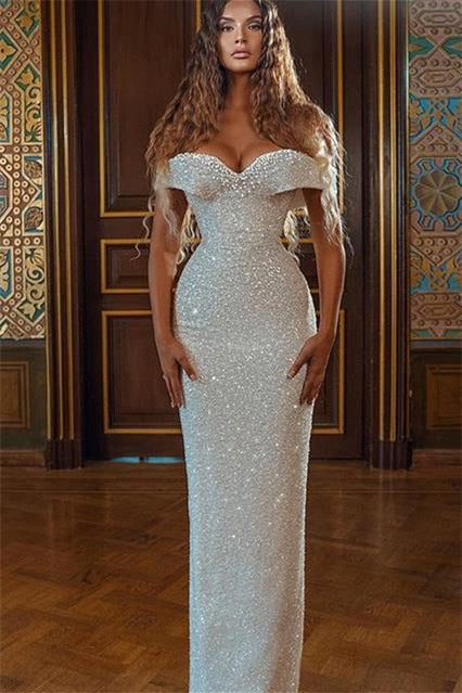 Robe de bal blanche scintillante à épaules dénudées et paillettes