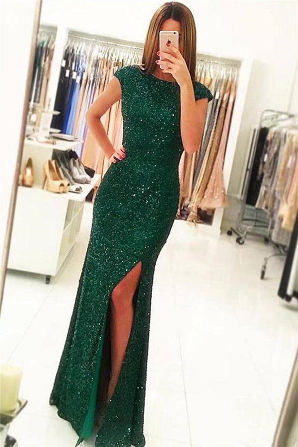 Robe de bal sirène longue à sequins, dos nu et fente, ornée de paillettes et fendue.