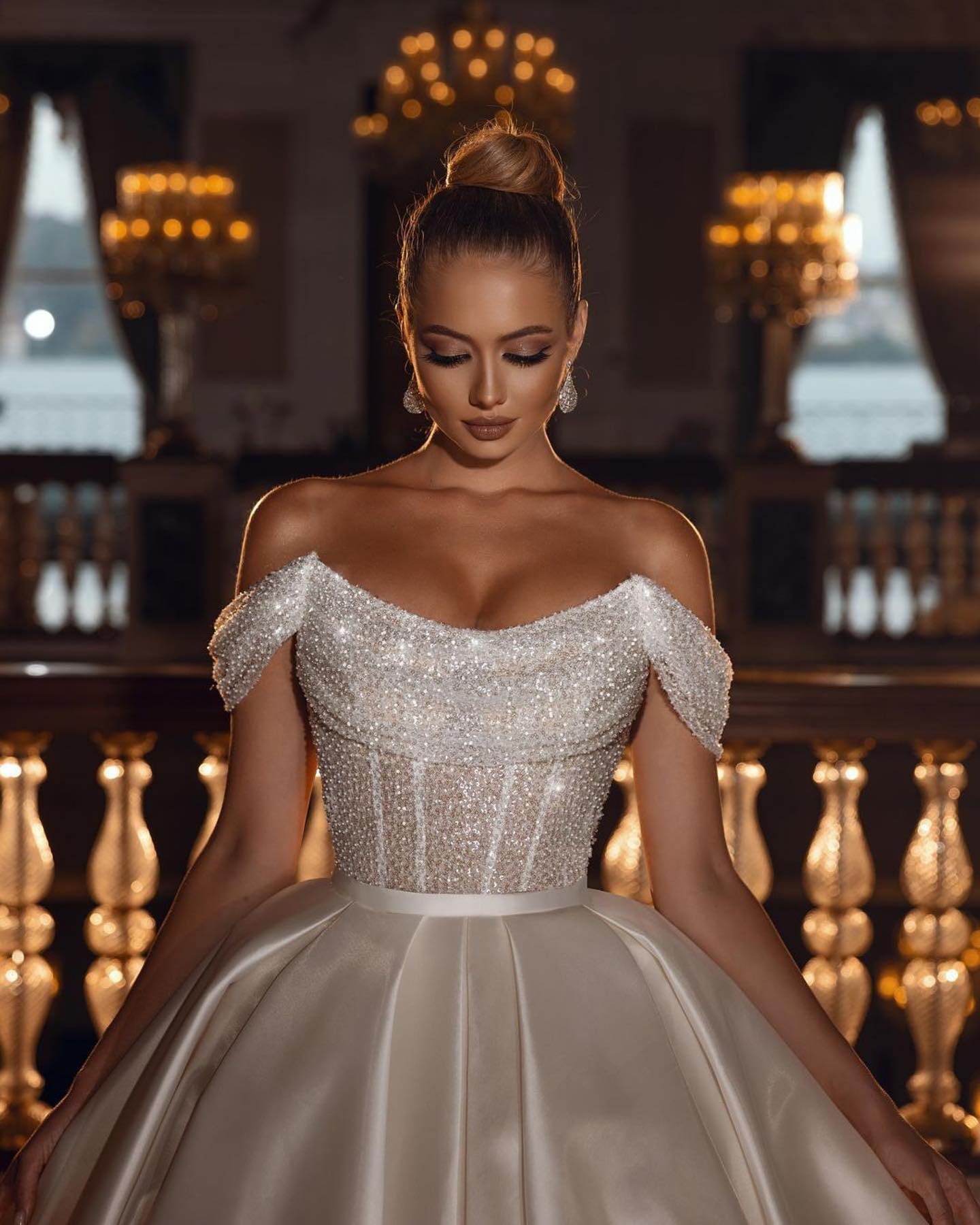Robe de mariée trapèze à sequins scintillants, épaules dénudées, avec traîne amovible