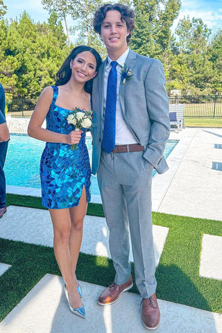 Luz | Vestido corto ajustado de fiesta con escote redondo plateado brillante