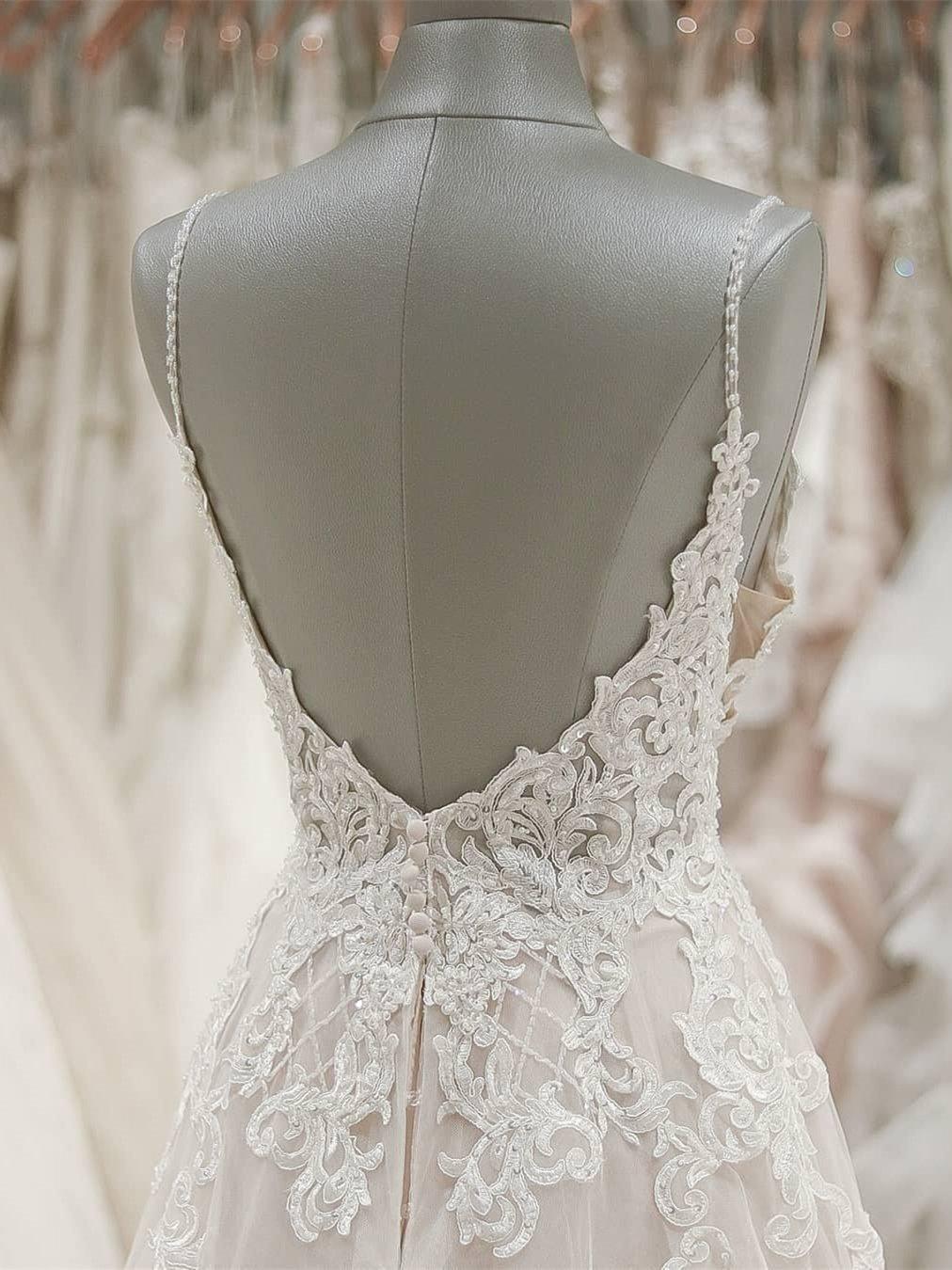 Robe de mariée de plage à bretelles et col en V, dos nu, en tulle ivoire WD309