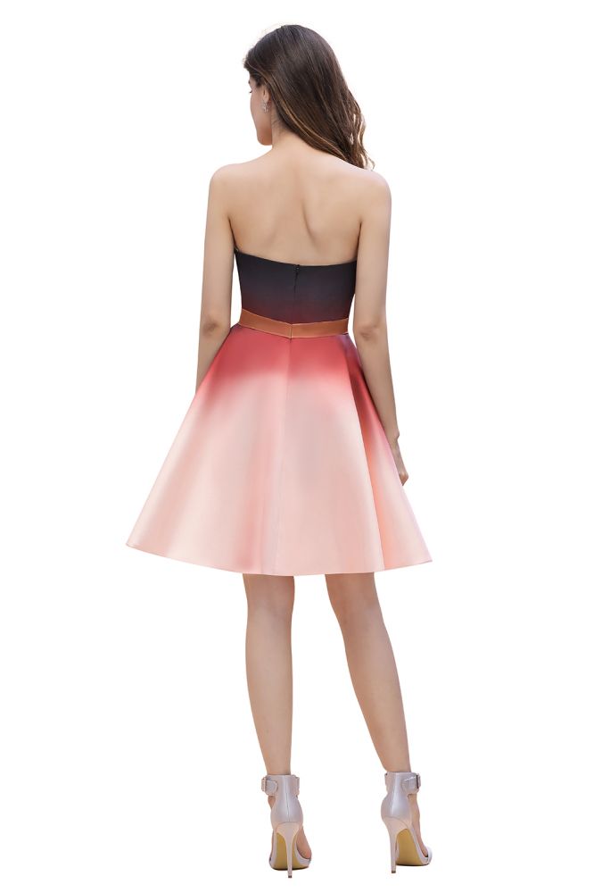 Vestido corto de fiesta sin tirantes de satén degradado, largo hasta la rodilla, ideal para baile de bienvenida.