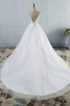 Vestido de novia de princesa sin tirantes, sin mangas, con cola de lágrima