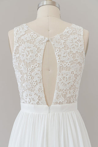 Vestido de novia bohemio de encaje con tirantes y corte en A