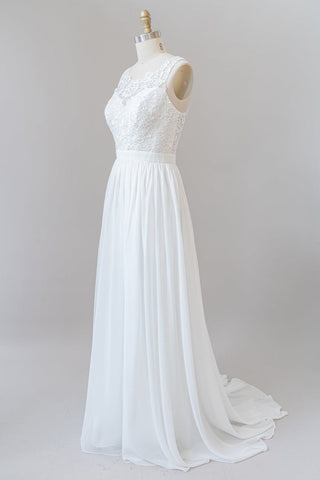 Vestido de novia bohemio de encaje con tirantes y corte en A