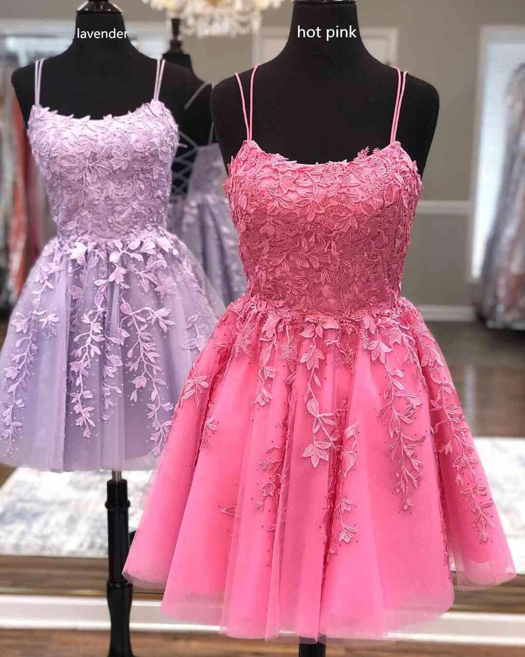 Vestido corto de fiesta azul con tirantes y apliques de encaje PD424