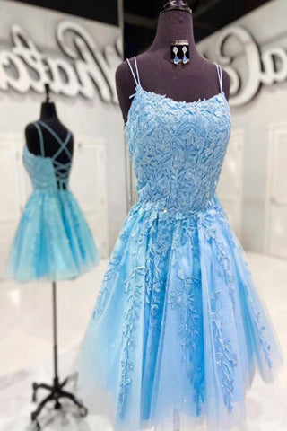 Robe de bal courte bleue à bretelles et applications de dentelle PD424