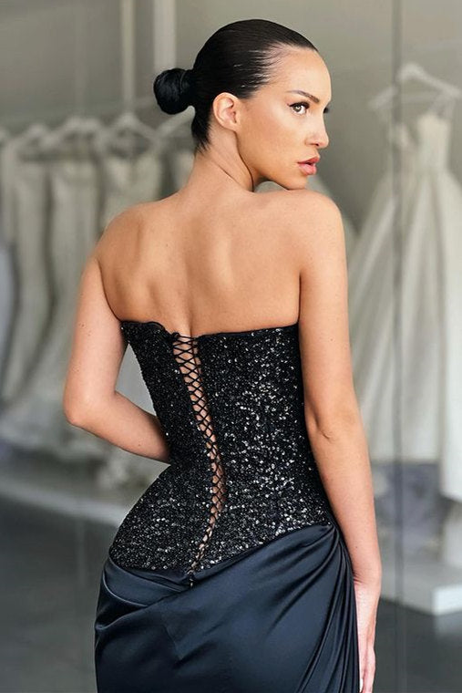 Robe de bal noire à sequins, fendue jusqu'à la taille et lacée, sans bretelles, absolument magnifique