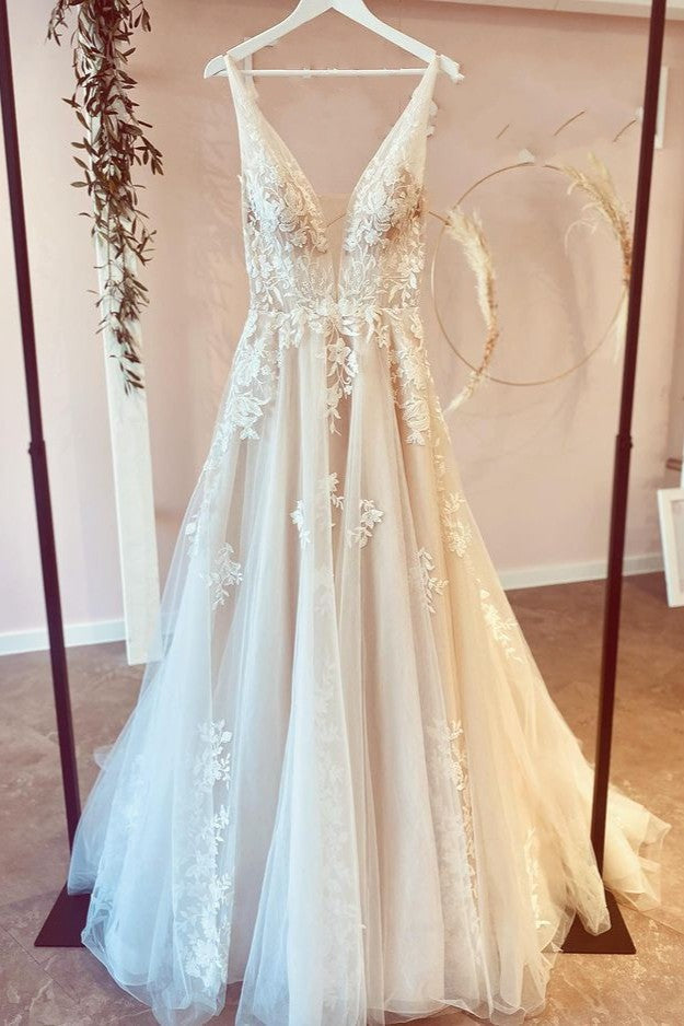 Impresionante vestido de novia largo de corte A con escote en V, tul y encaje floral