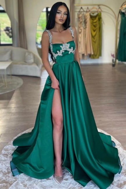Impresionante vestido largo de fiesta verde oscuro, corte en A, sin mangas, con pedrería y satén con abertura