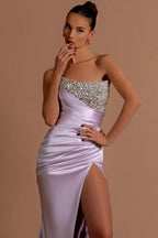 Superbe robe de bal longue lilas sans bretelles à paillettes et perles avec fente