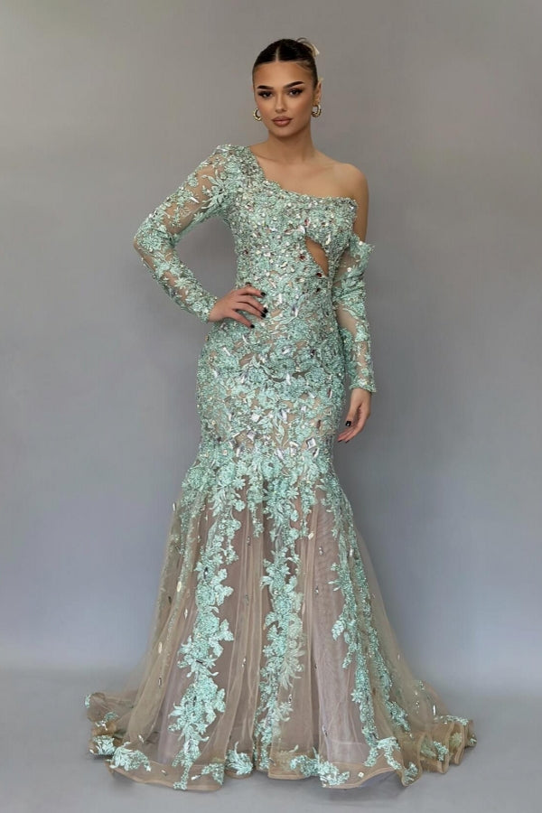 Impresionante vestido de fiesta largo de sirena con un solo hombro, encaje, pedrería y mangas largas.