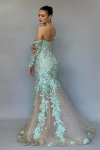 Impresionante vestido de fiesta largo de sirena con un solo hombro, encaje, pedrería y mangas largas.