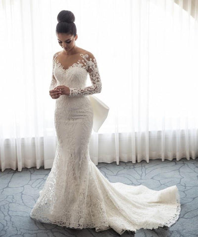 Impresionante vestido de novia estilo sirena con encaje, lazo y sobrefalda desmontable.
