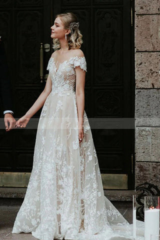 Impresionante vestido de novia de princesa con encaje floral y hombros descubiertos