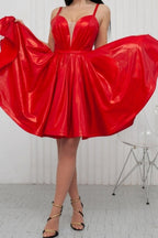 Superbes robes de bal courtes rouges à bretelles spaghetti et décolleté en V