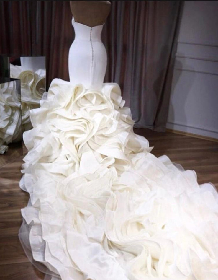 Robe de mariée sirène bustier en organza à volants et passepoils à étages, absolument magnifique