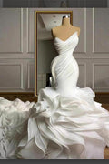Robe de mariée sirène bustier en organza à volants et passepoils à étages, absolument magnifique