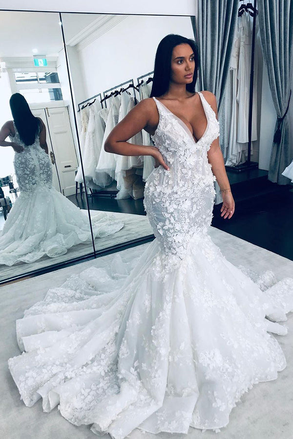 Impresionante vestido de novia de sirena sin mangas con escote en V y encaje floral.