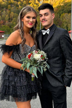 Vestido de fiesta de línea con hombros descubiertos y pedrería