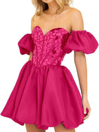 Vestido corto de fiesta con hombros descubiertos