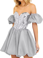 Vestido corto de fiesta con hombros descubiertos