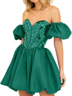 Vestido corto de fiesta con hombros descubiertos