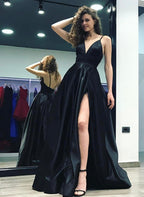 Elegante vestido largo de fiesta negro satinado de corte en A con escote en V y abertura