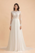 Elegante vestido de novia de gasa con cuello redondo y apliques de encaje, manga larga y estilo sencillo.