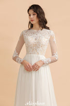 Elegante vestido de novia de gasa con cuello redondo y apliques de encaje, manga larga y estilo sencillo.
