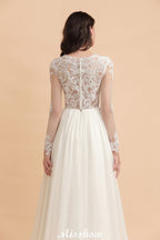 Elegante vestido de novia de gasa con cuello redondo y apliques de encaje, manga larga y estilo sencillo.