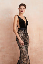 Robe de bal sirène noire élégante à décolleté en V profond ornée de perles, sans manches, coupe cintrée.