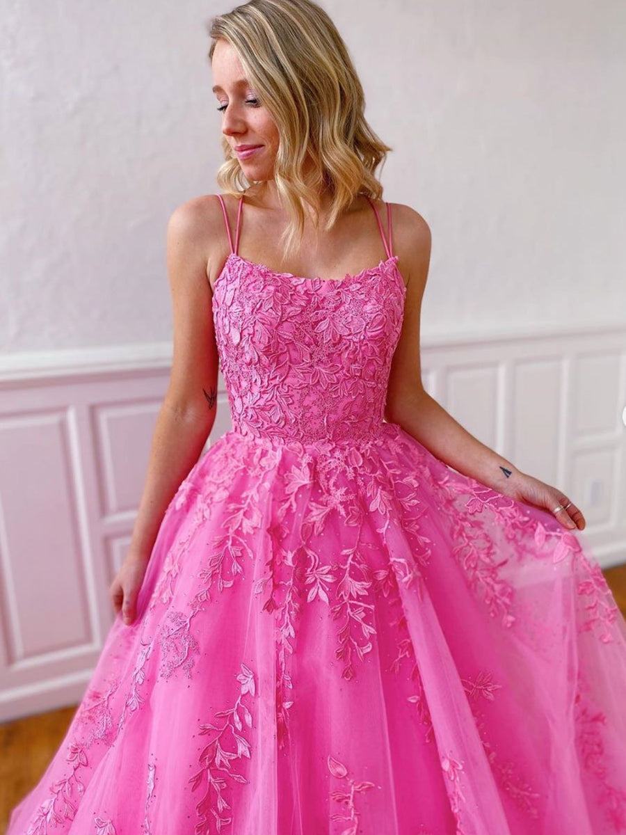 Elegantes vestidos largos de corte A, sin tirantes, con tul, encaje y espalda descubierta, ideales para graduaciones y fiestas de fin de curso.
