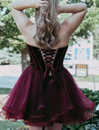 Robe de bal courte élégante en tulle à décolleté cœur et laçage en forme de cœur