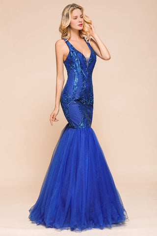 Elegante vestido de noche de sirena con lentejuelas brillantes y escote en V, sin mangas y largo hasta el suelo.