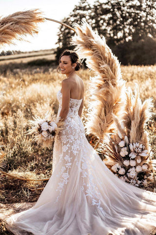 Elegante vestido de novia blanco de tul y encaje Sweeteart 