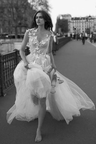 Dulce vestido de novia de tul color marfil con escote en V, espalda descubierta y corte en A, con apliques WD477