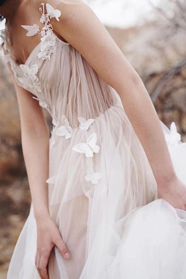 Dulce vestido de novia de tul color marfil con escote en V, espalda descubierta y corte en A, con apliques WD477