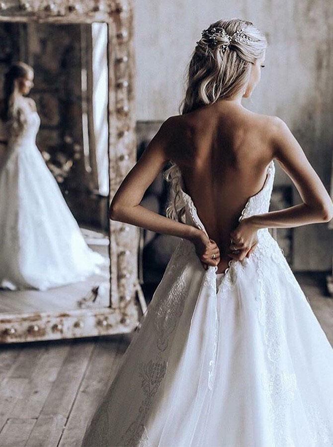 Robe de mariée en tulle à bustier et traîne balayée, ornée d'appliques, référence WD442